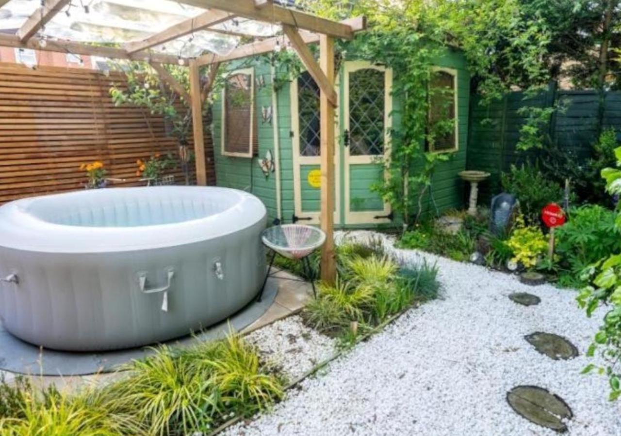 Cosy Garden Flat, Private Hot Tub & Four Poster Bed York Exterior foto